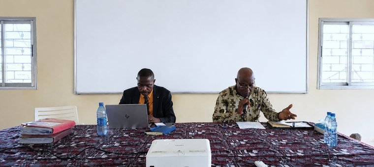 Formation des enseignants par les inspecteurs, le 2 septembre 2026 : les inspecteurs à la tribune, dans la salle de réunion de l'ISCA.